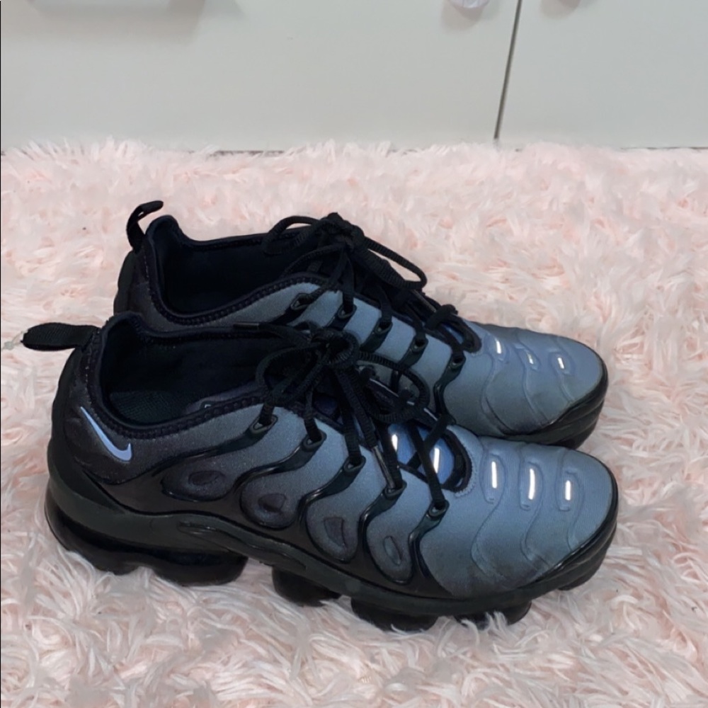 air max vapor max plus light grey to black ombré